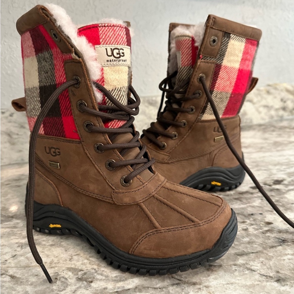 UGG Adirondack Il Plaid Stout Boots
New Women's Sz 5